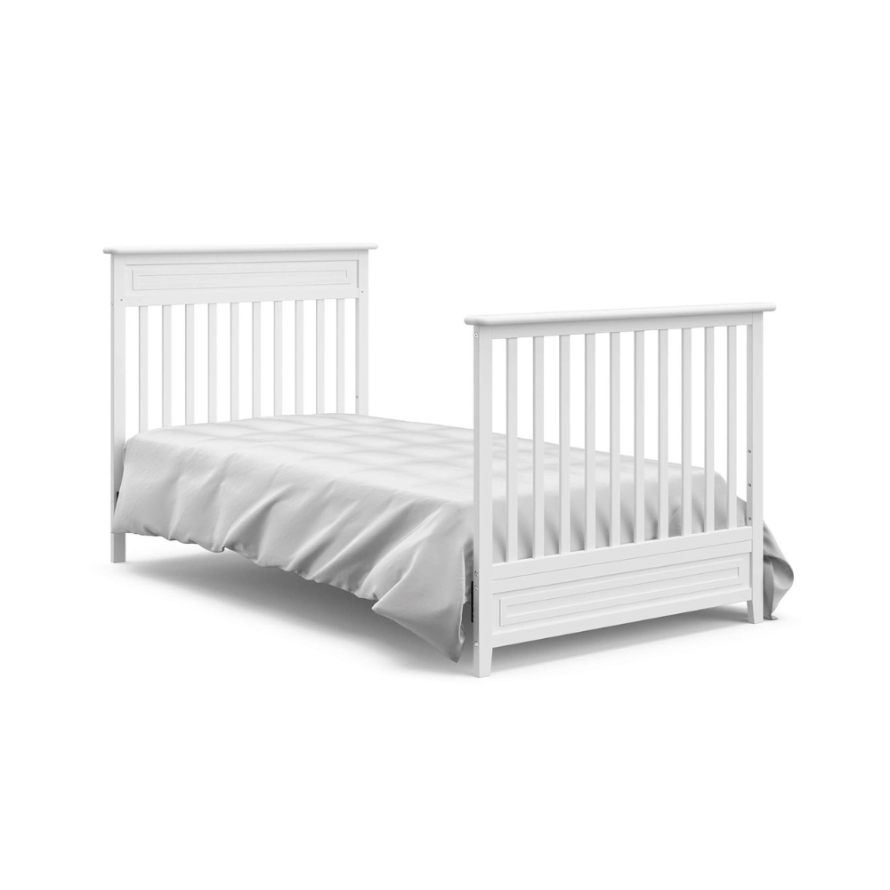 Toddler Petal crib with mattress