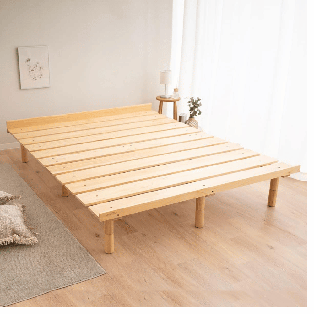 EMOOR traditional slatted bed frame.